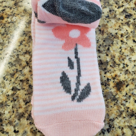 Nwt baby girl unicorn bibs, blanket. Shoes rattle, socks and more - Picture 6 of 16